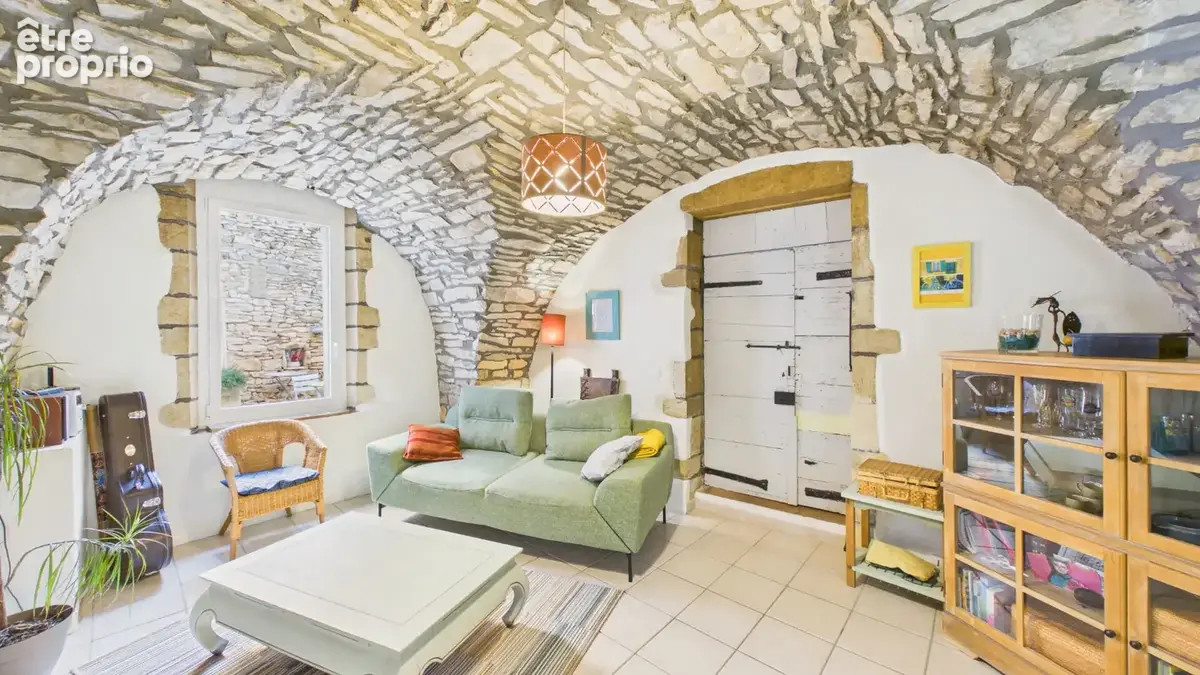 Uchaud , appartement de caractère 86 m² avec cour privative, cave voûtée et 2 chambres - photo 6