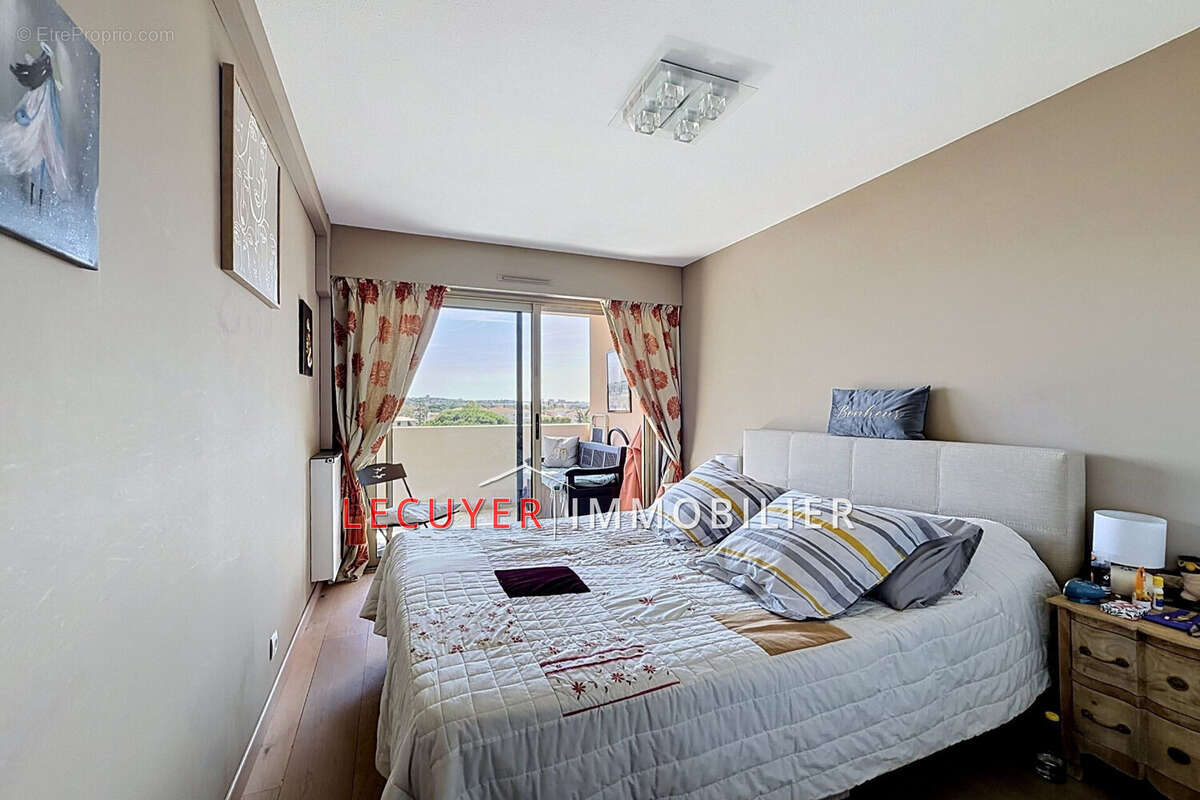 Appartement à VALLAURIS