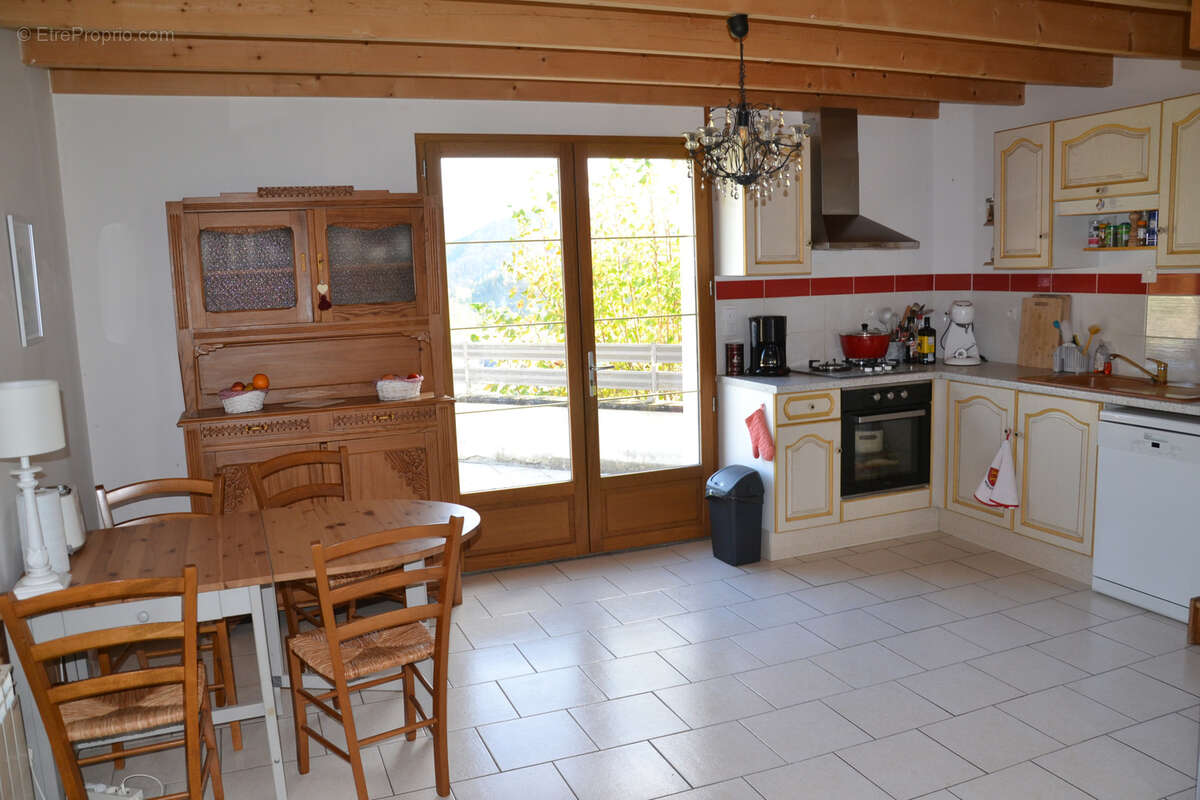 Maison à SAINT-SAUVES-D'AUVERGNE