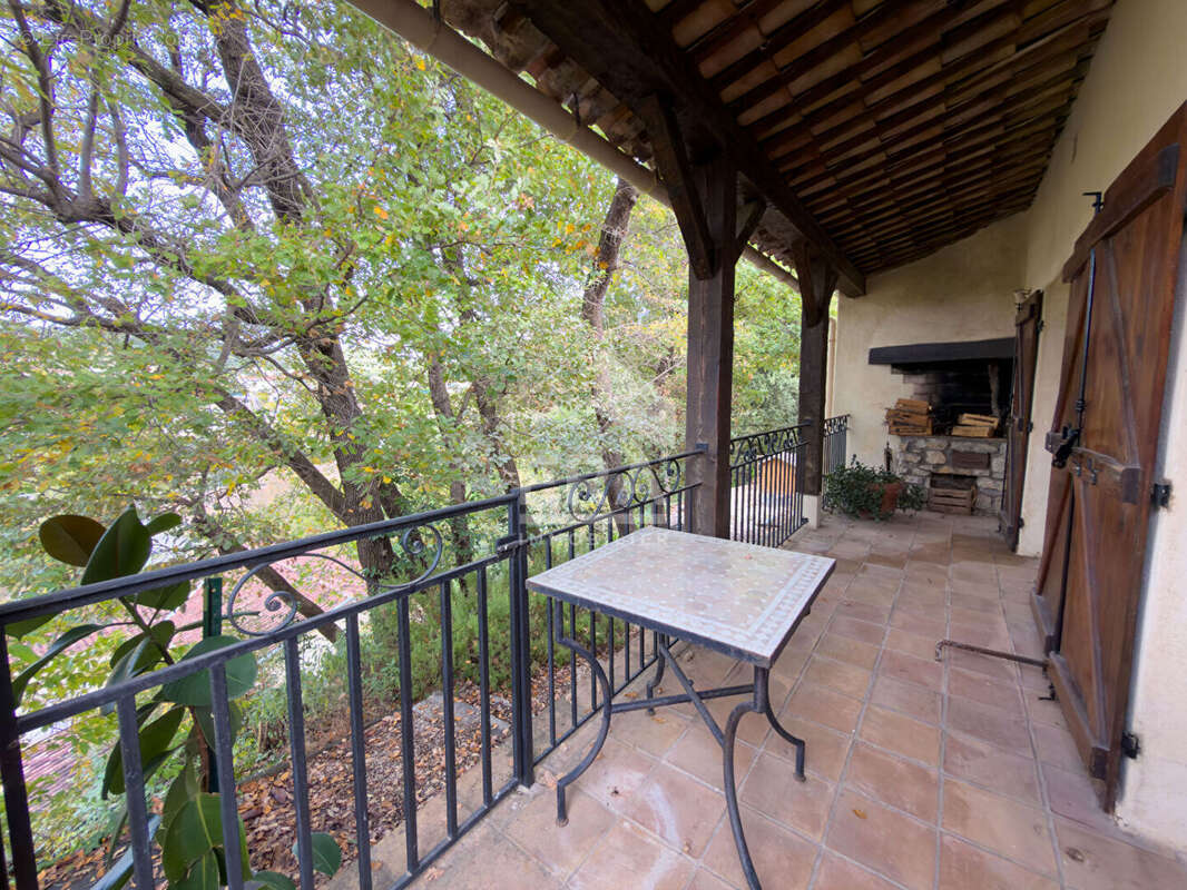 Maison à LA ROQUETTE-SUR-SIAGNE