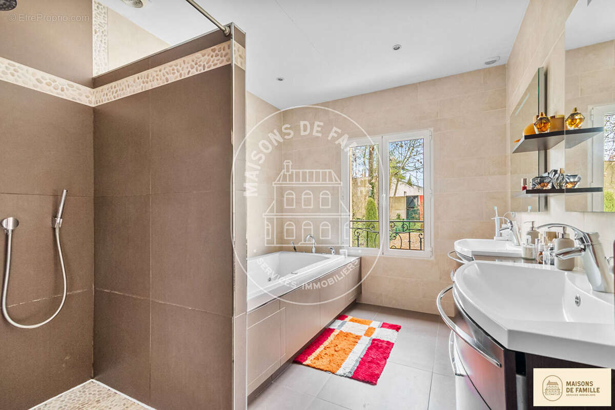 Maison à LE VESINET