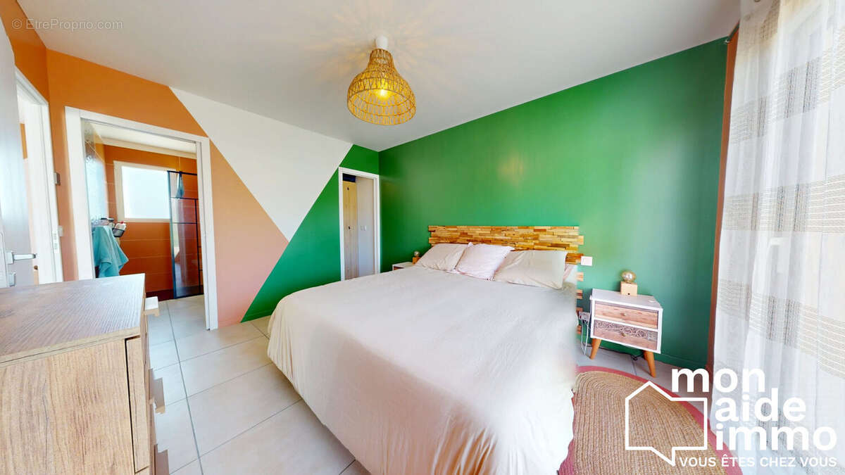 Maison 125 m² à Saint-Quentin-De-Baron  - photo 4