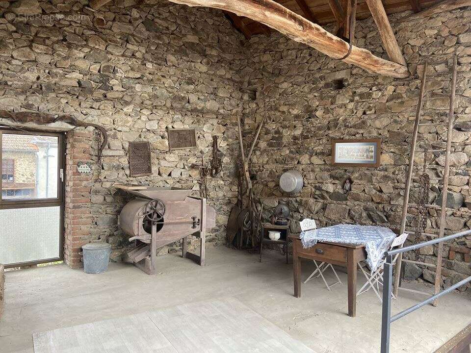 Maison 162 m² à Cherier  - photo 3