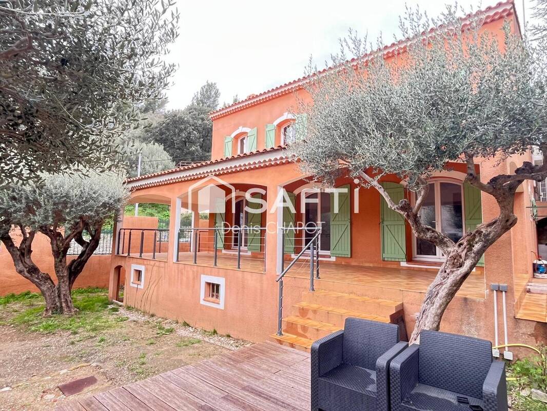 Photo 1 - Maison à LE REVEST-LES-EAUX