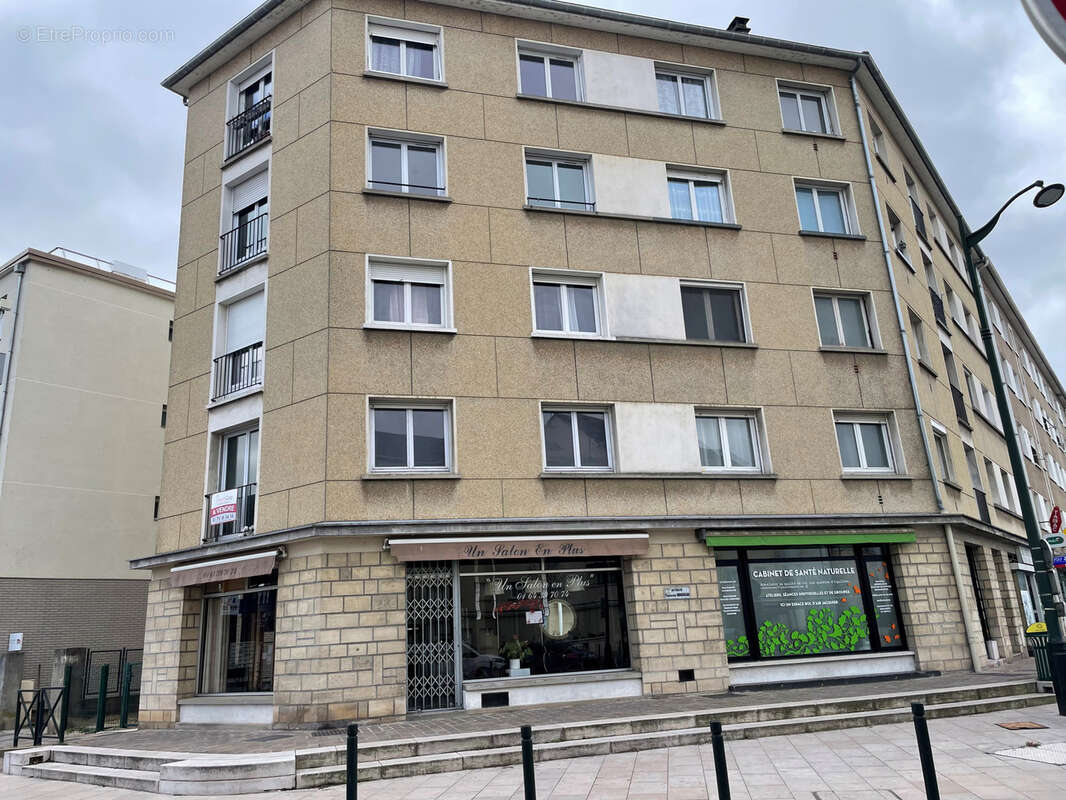 Appartement f4  a la rochette centre ville - photo 7