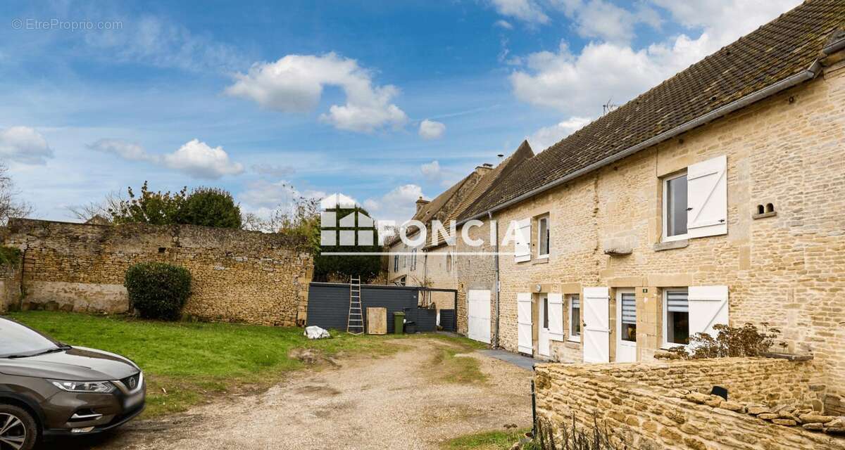 Maison à ANGUERNY