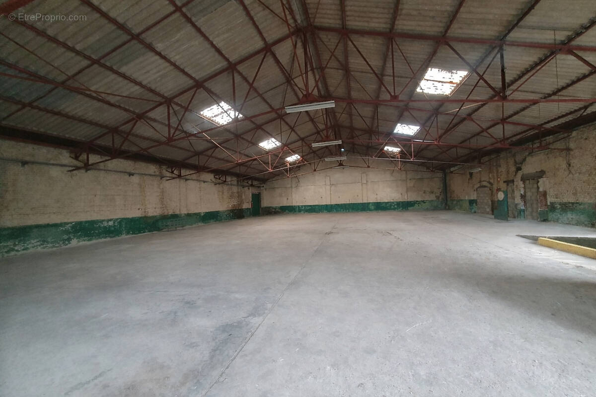 Commerce à MONT-D'ORIGNY