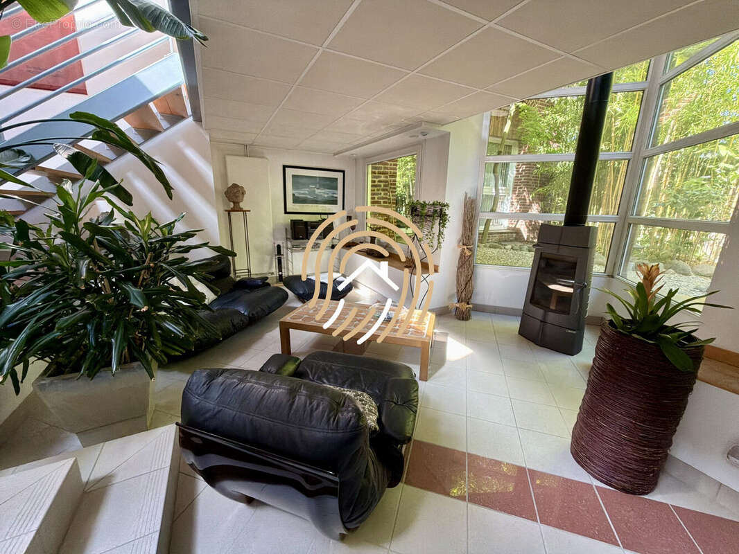 Maison 310 m² à Valenciennes  - photo 3