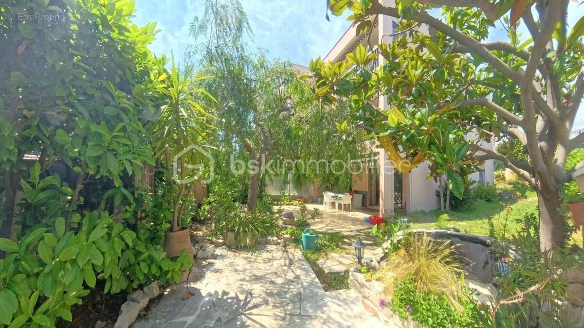 Appartement à SAINT-LAURENT-DU-VAR