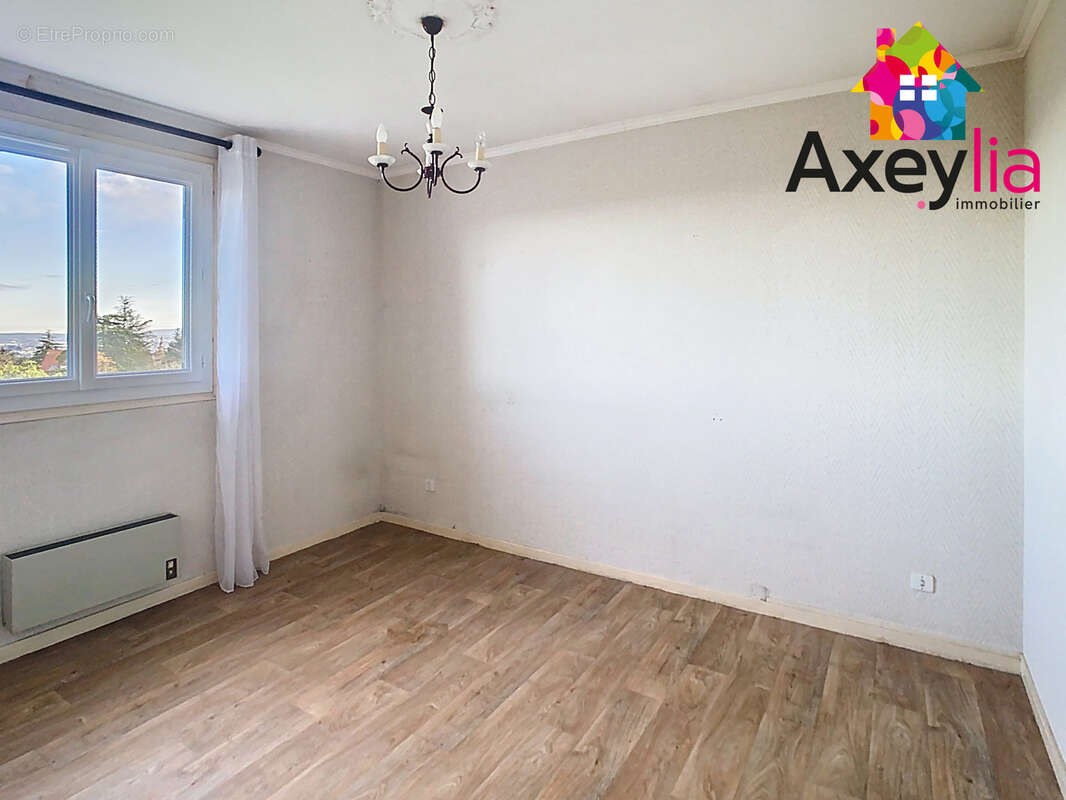 Maison à COMMELLE-VERNAY