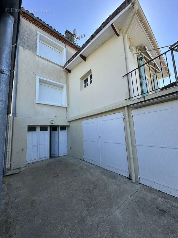 Maison à LA ROCHE-CHALAIS