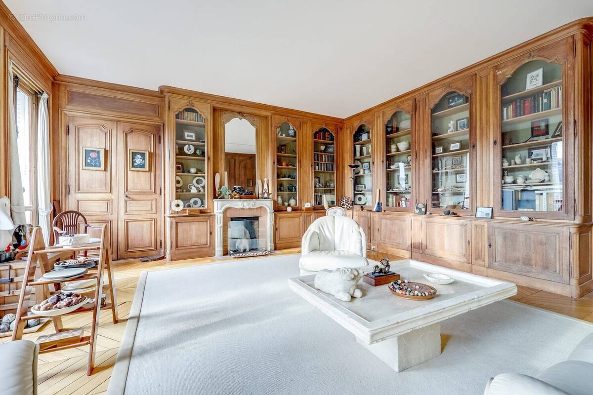 Appartement à PARIS-8E