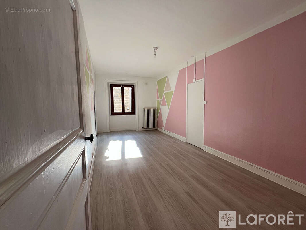 Appartement Centre Ville Montbrison 2 chambres terrasse - photo 13