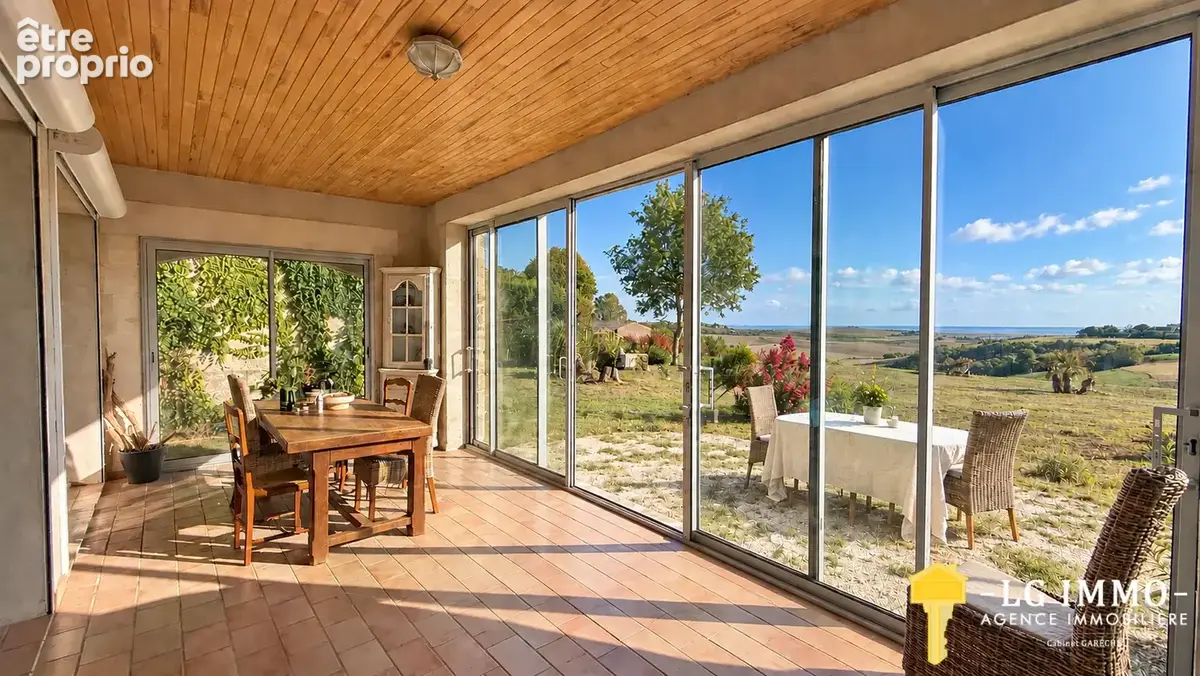 Vue magnifique sur l’estuaire pour cette authentique propriété viticole et ses grandes dépendances en pierres - photo 4