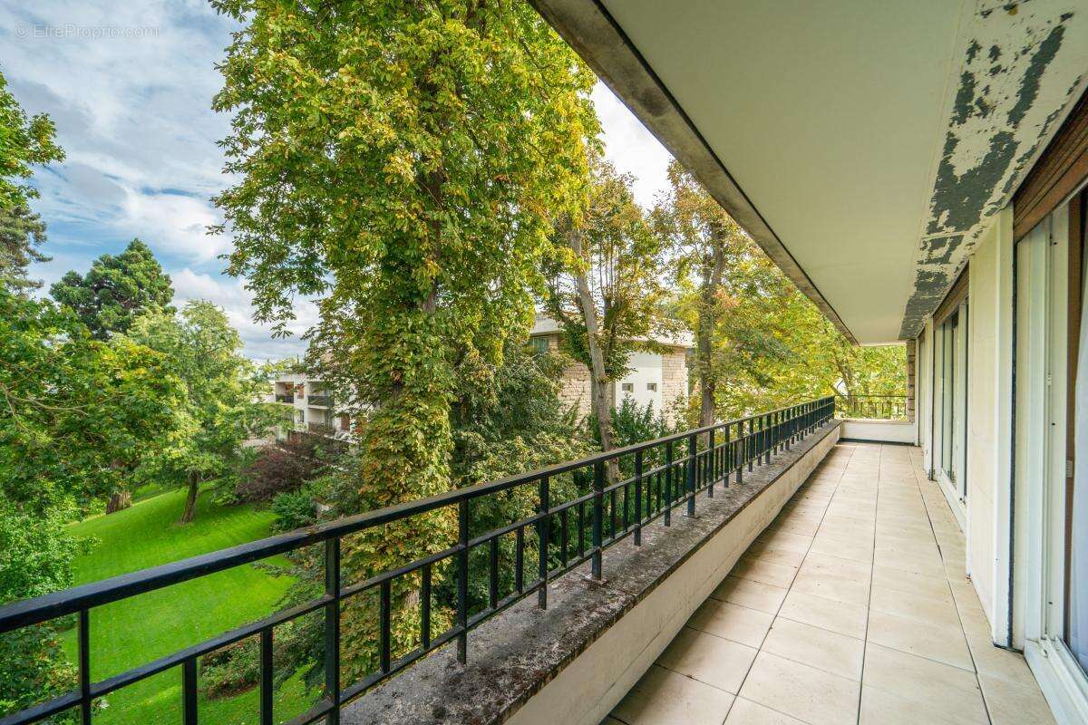 Appartement à VILLE-D'AVRAY