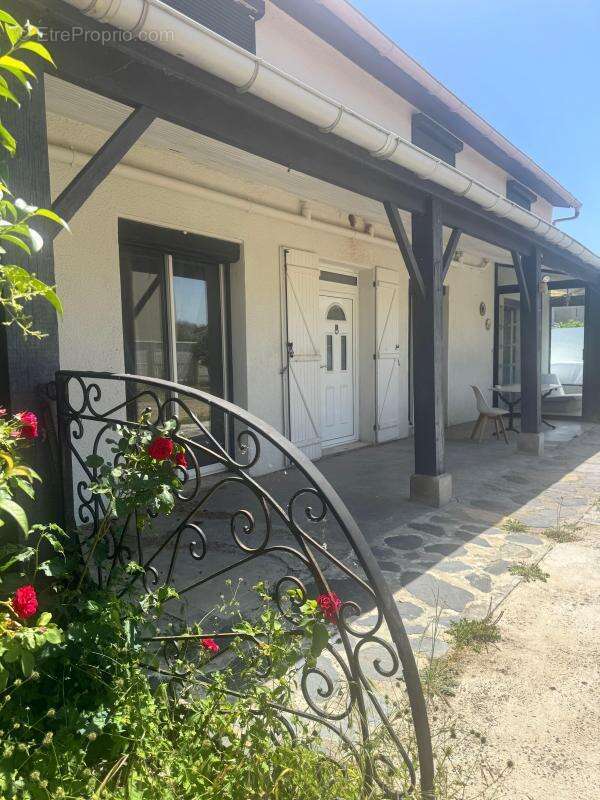 T4 124 m² avec piscine et 600m² de jardin - photo 3