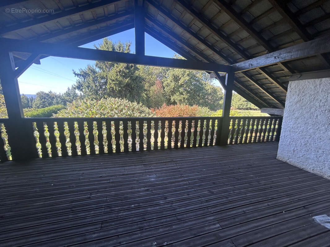 Maison à MEYMAC