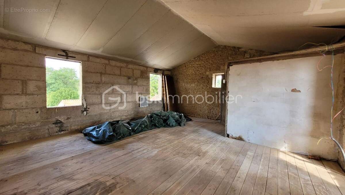 Maison de ville avec fort potentiel – Le Gond-Pontouvre - photo 9