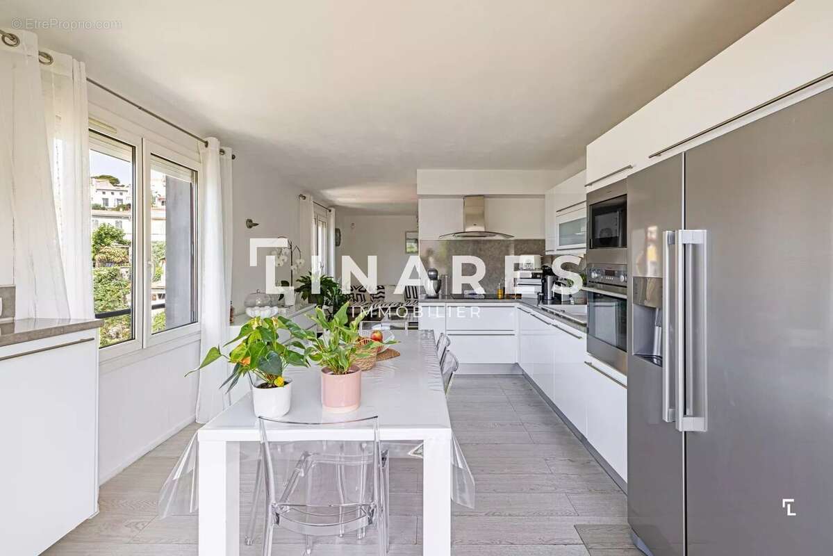 AU DESSUS DES TOITS - Appartement T4 de 77m2 - Extérieur + Dernier étage + Vue mer - 13007 BOMPARD - photo 2