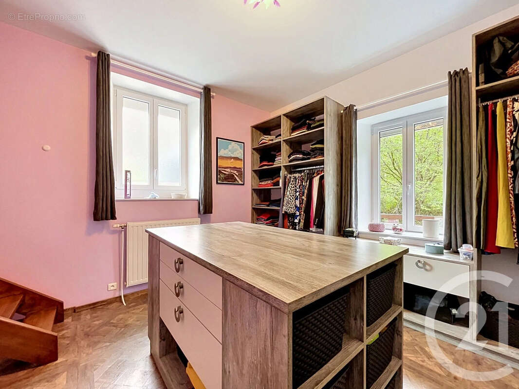 Maison 212 m² à Bains-Les-Bains  - photo 8