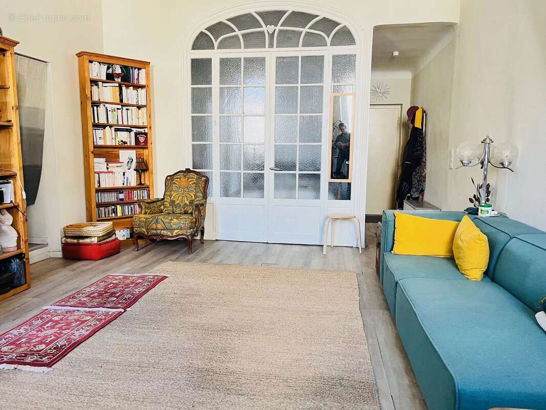 Appartement à MARSEILLE-1E