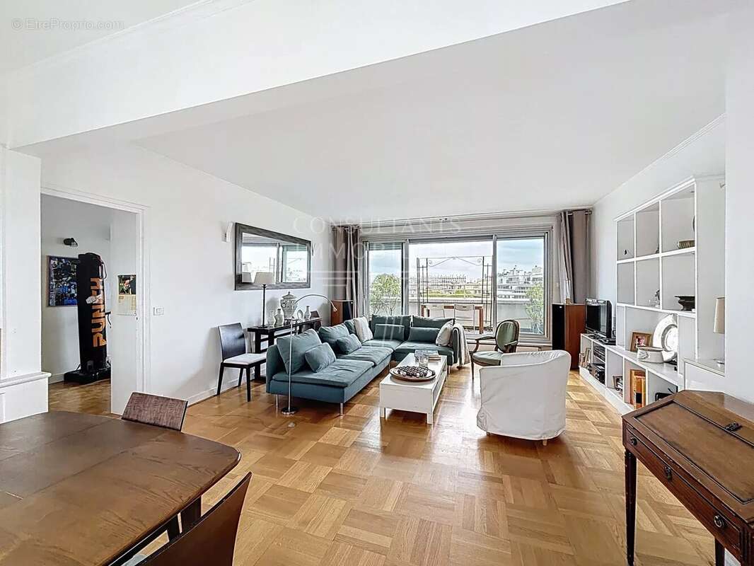 Appartement à PARIS-16E