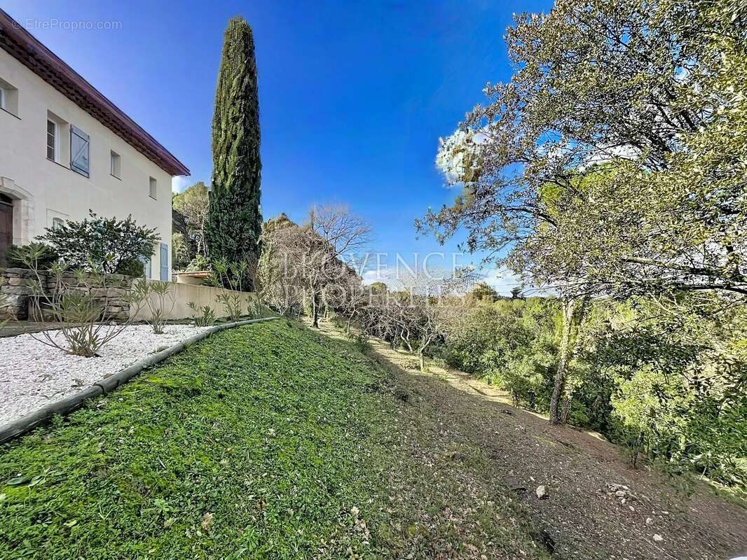 Élégante bastide d'inspiration aixoise sur les hauteurs de Tourves - photo 10