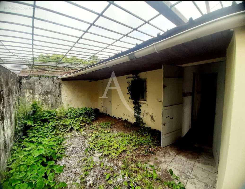Maison individuelle Fort De France 3 pièce(s) 62 m2 à rénover avec fort potentiel !!! A SAISIR !!! - photo 12