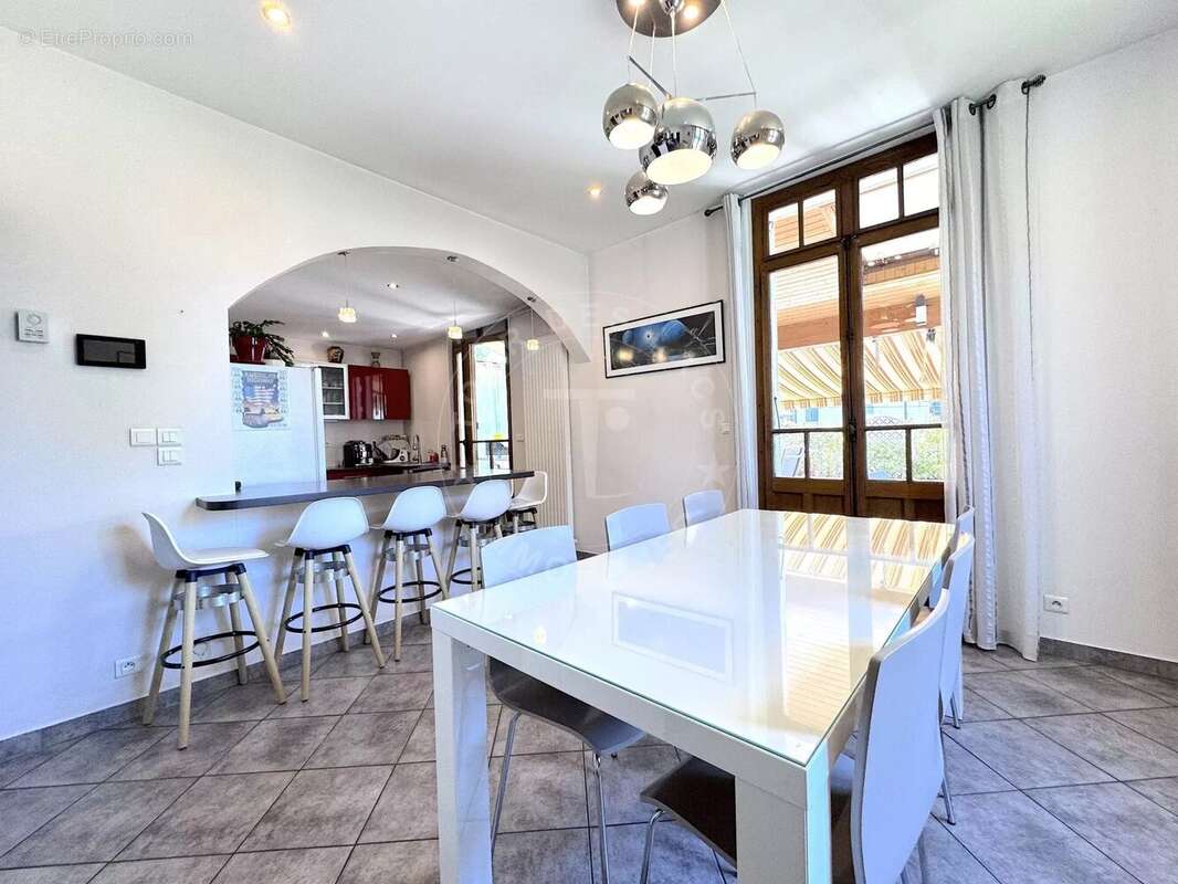 Annecy centre – rare à la vente, maison de ville avec jardin - photo 4