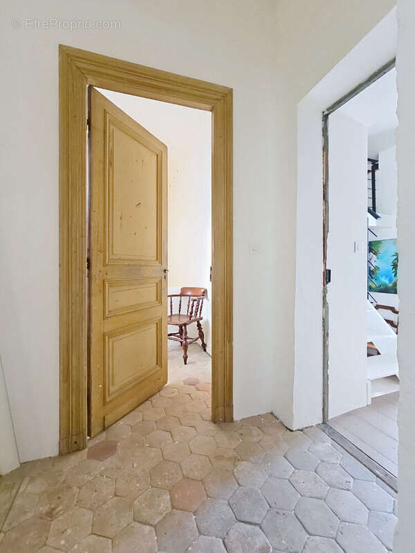 Avignon intra-muros. Maison de ville Avignon 9 pièces 220 m2 - photo 18