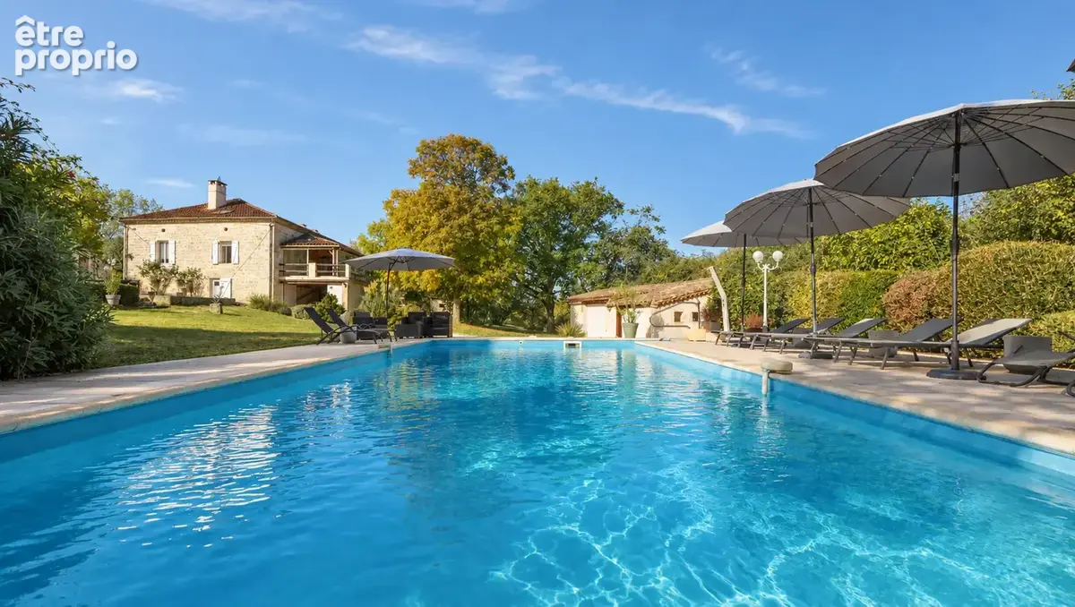 Belle propriété quercynoise avec 2 grandes maisons, piscine et 1 ha terrain - photo 3