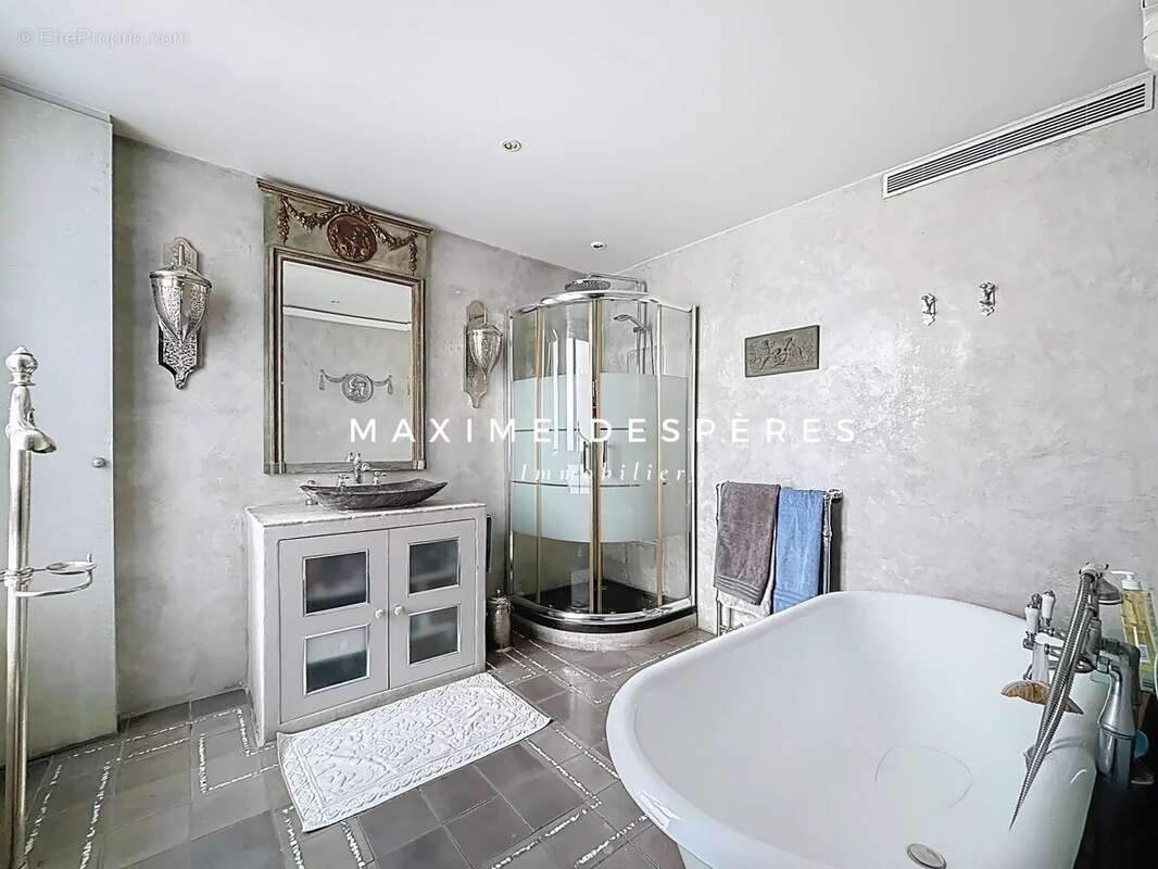 Appartement à PARIS-8E