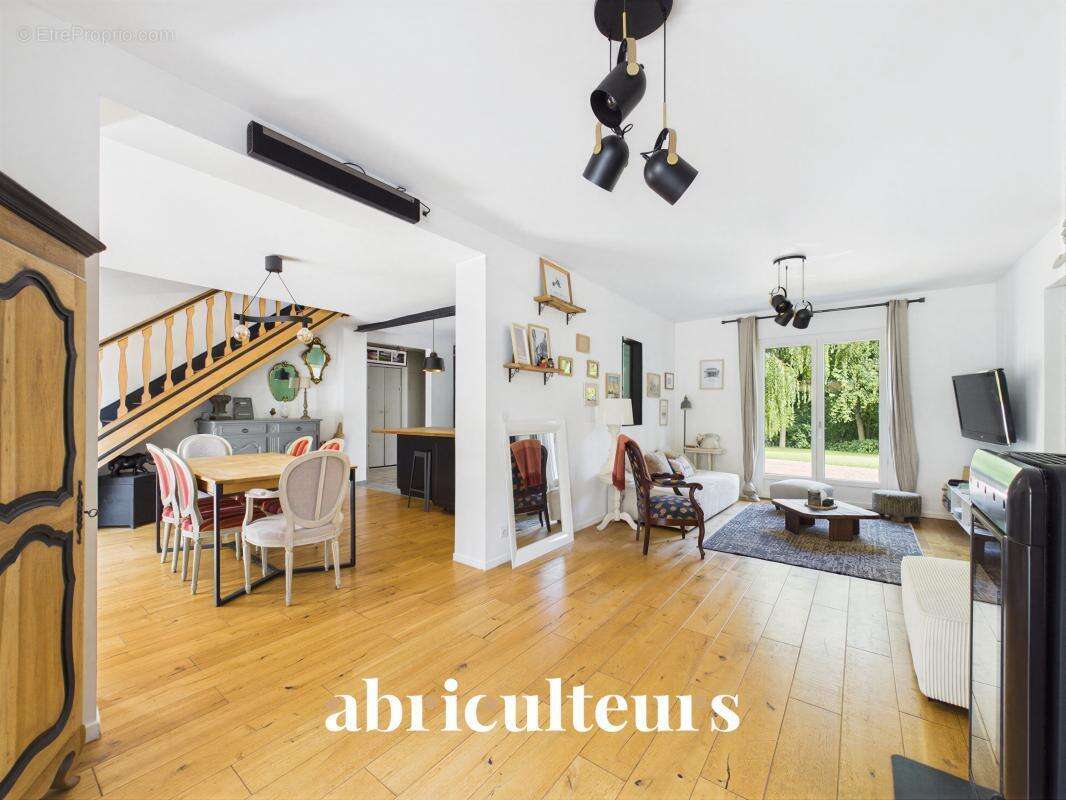 Belle maison idéale pour la famille avec grand jardin, terrasse et piscine en vente à Sautron (44880) - photo 12