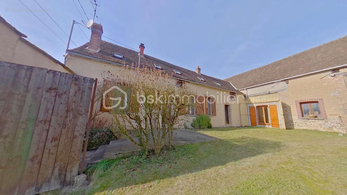 Corps de ferme de 179 m² avec une grande de grange  150 m² sur 1624 m² de terrain - photo 10