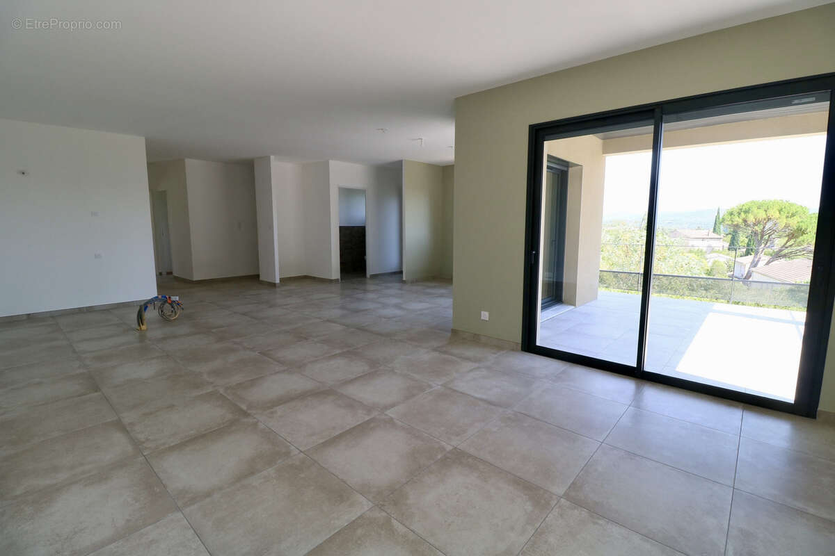 Maison à MONTBOUCHER-SUR-JABRON