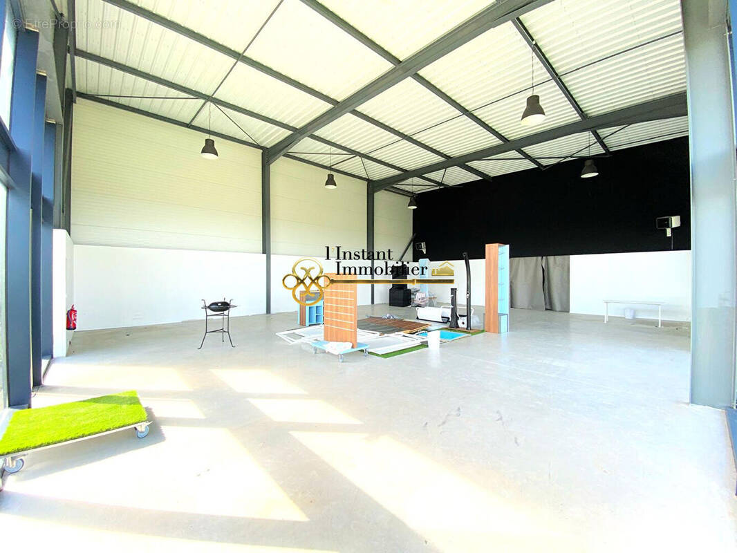 Commerce à SAINT-MARTIN-DES-CHAMPS