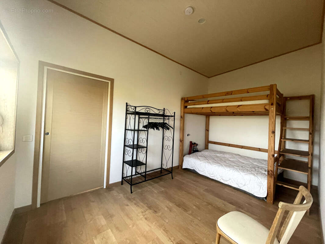 Autre à TREMBLAY-LES-VILLAGES