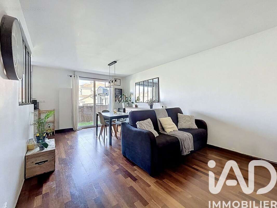 Photo 5 - Appartement à BUSSY-SAINT-GEORGES