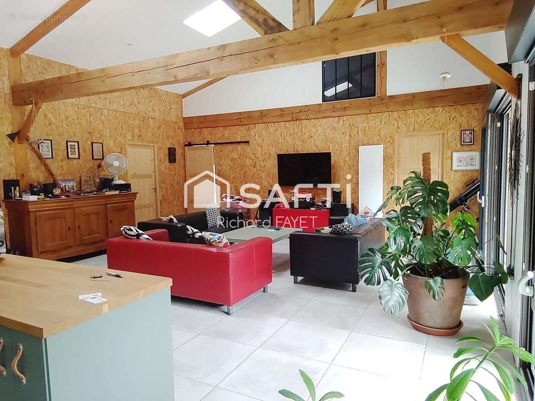 Photo 2 - Maison à SAINT-BONNET-SUR-GIRONDE