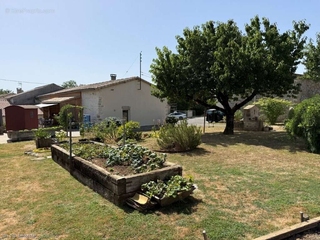 Maison à VILLEFAGNAN