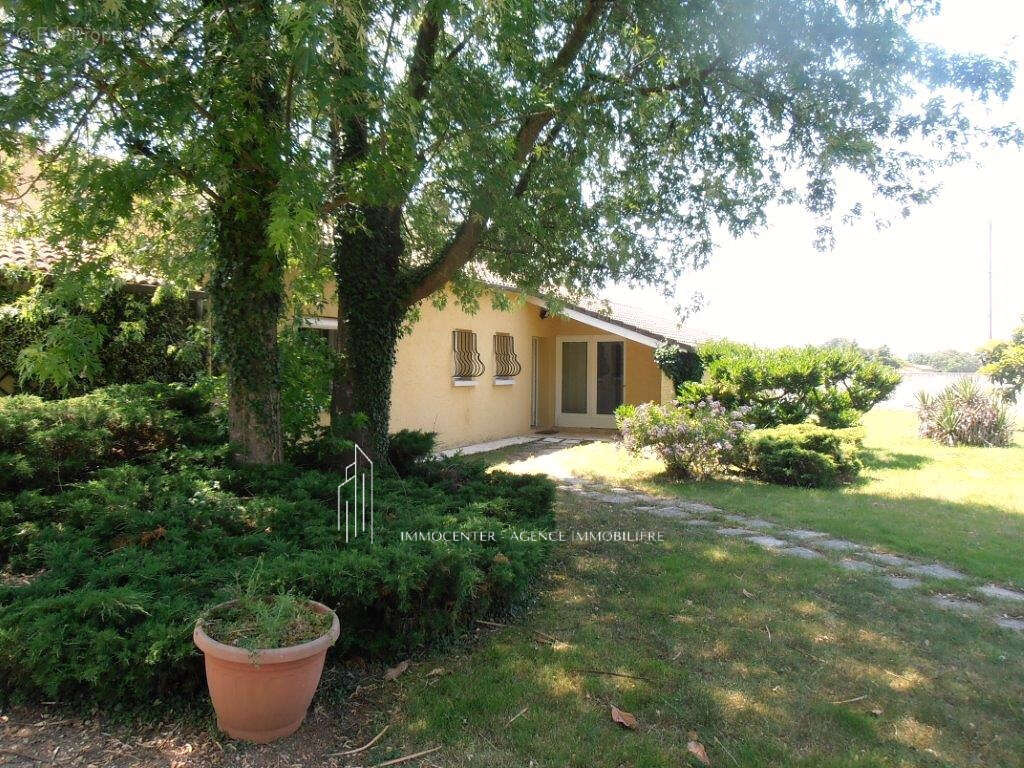 Maison à MONTELIER