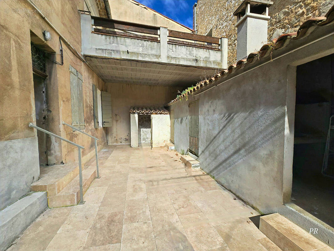 Appartement à LA BOUILLADISSE