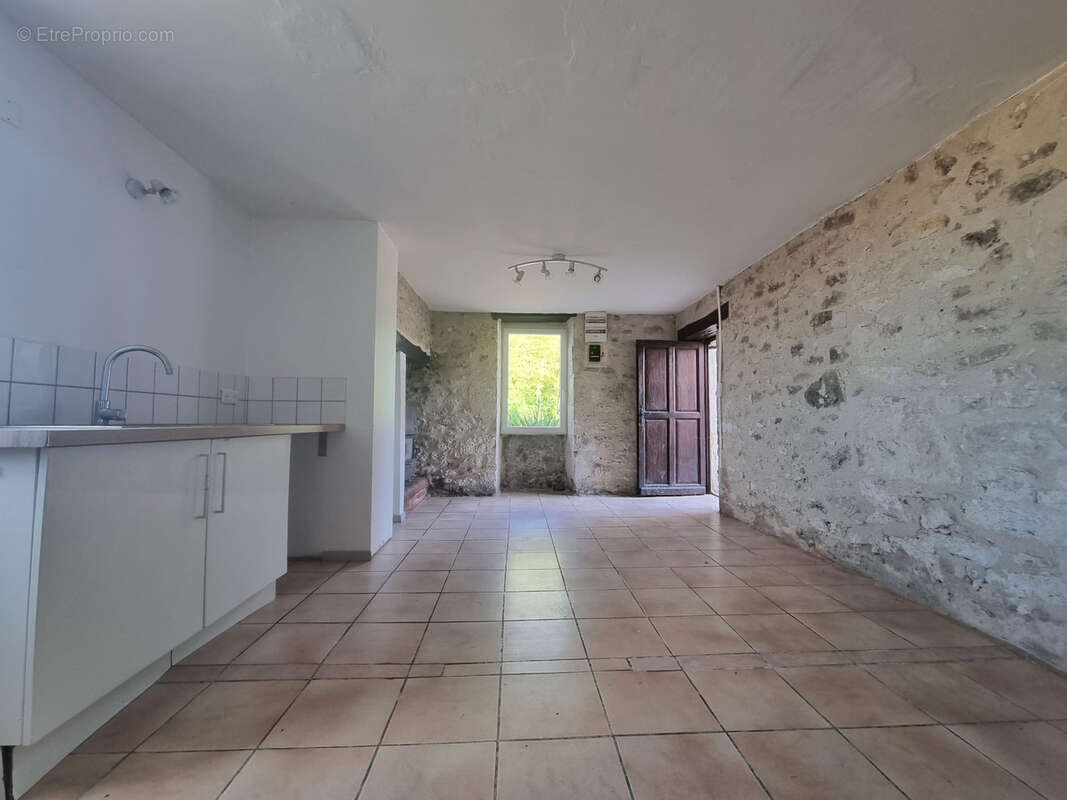 Maison à MONTAIGU-DE-QUERCY