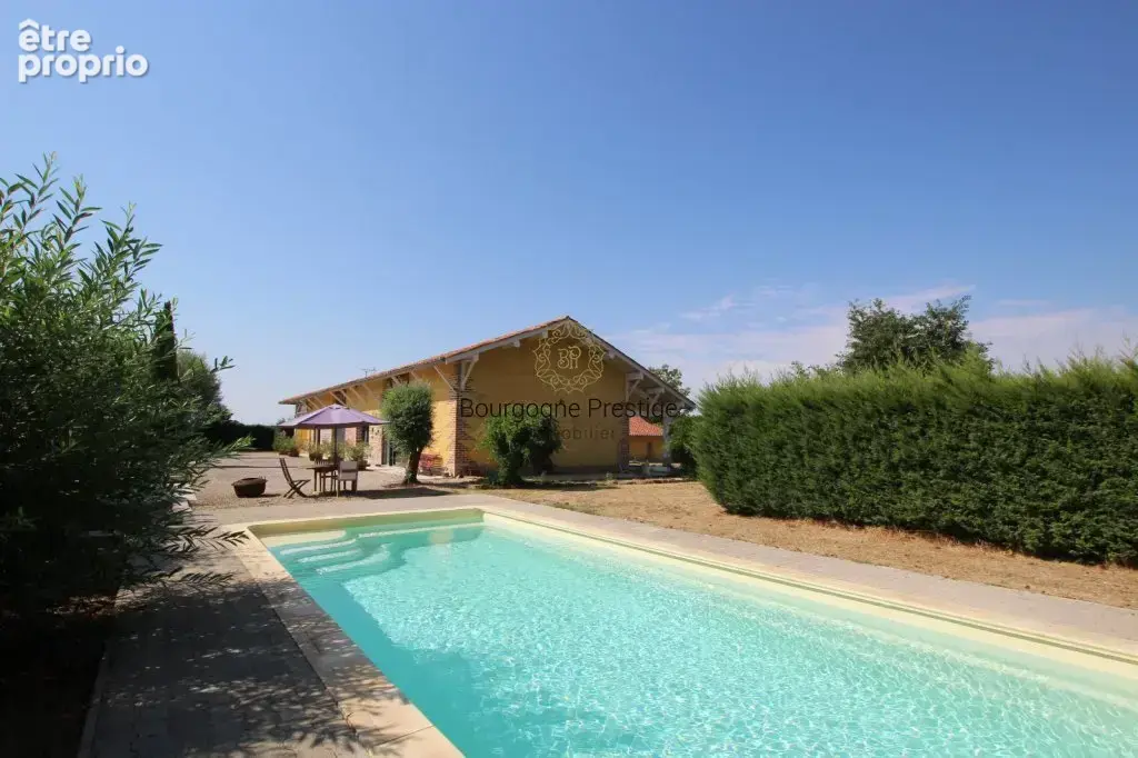 A 15 km a l'est de tournus, belle longere du xixe siecle avec piscine et dependances terrain 2912 m² - photo 2