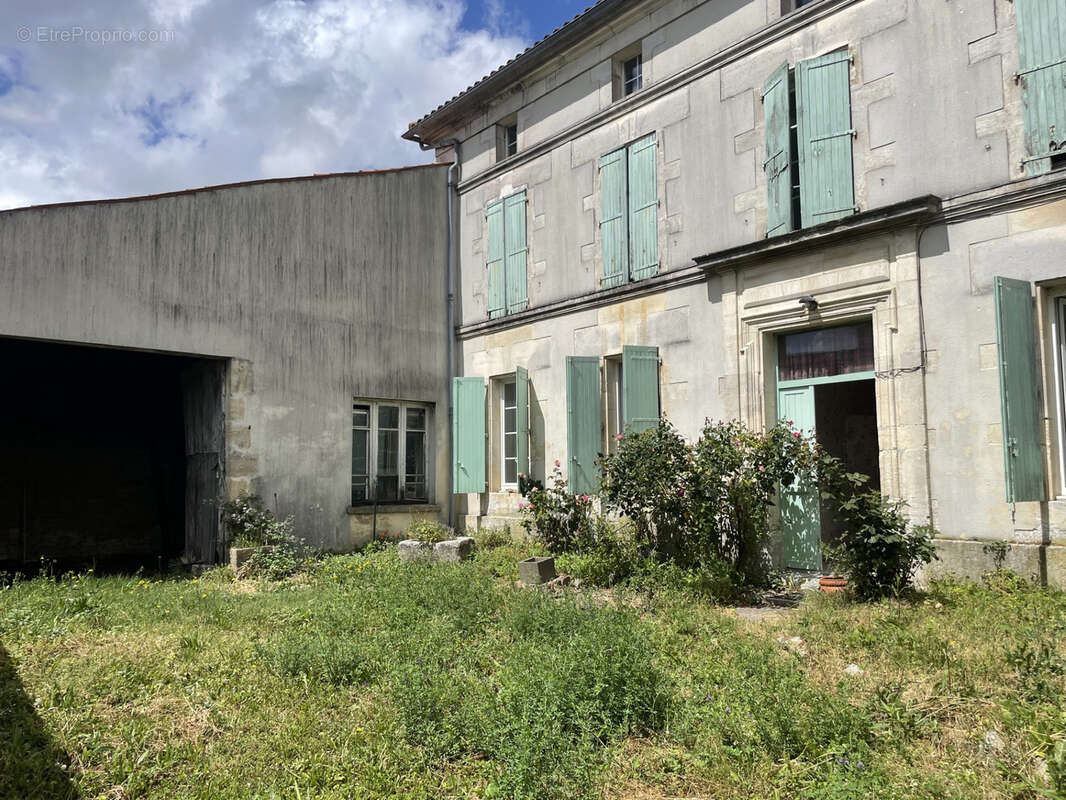 Macqueville charentaise du xix eme siecle a renover - photo 10
