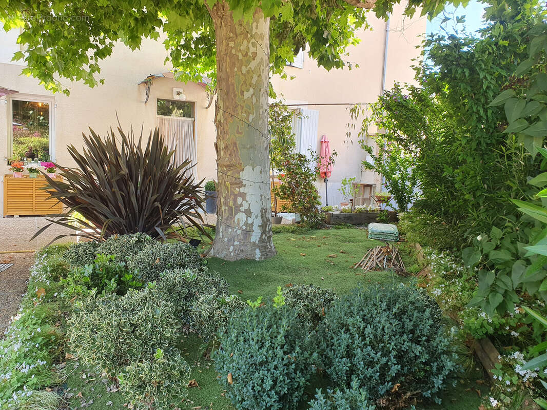 Maison à LA BASTIDE-DES-JOURDANS