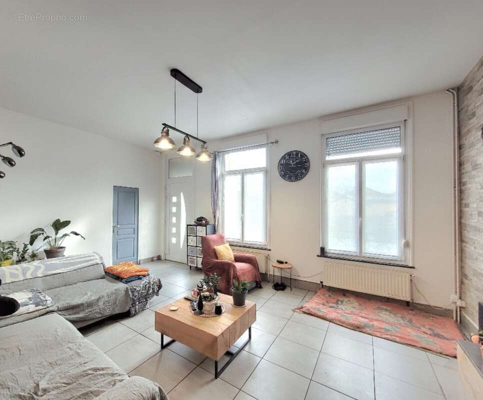 Maison à AVESNES-SUR-HELPE