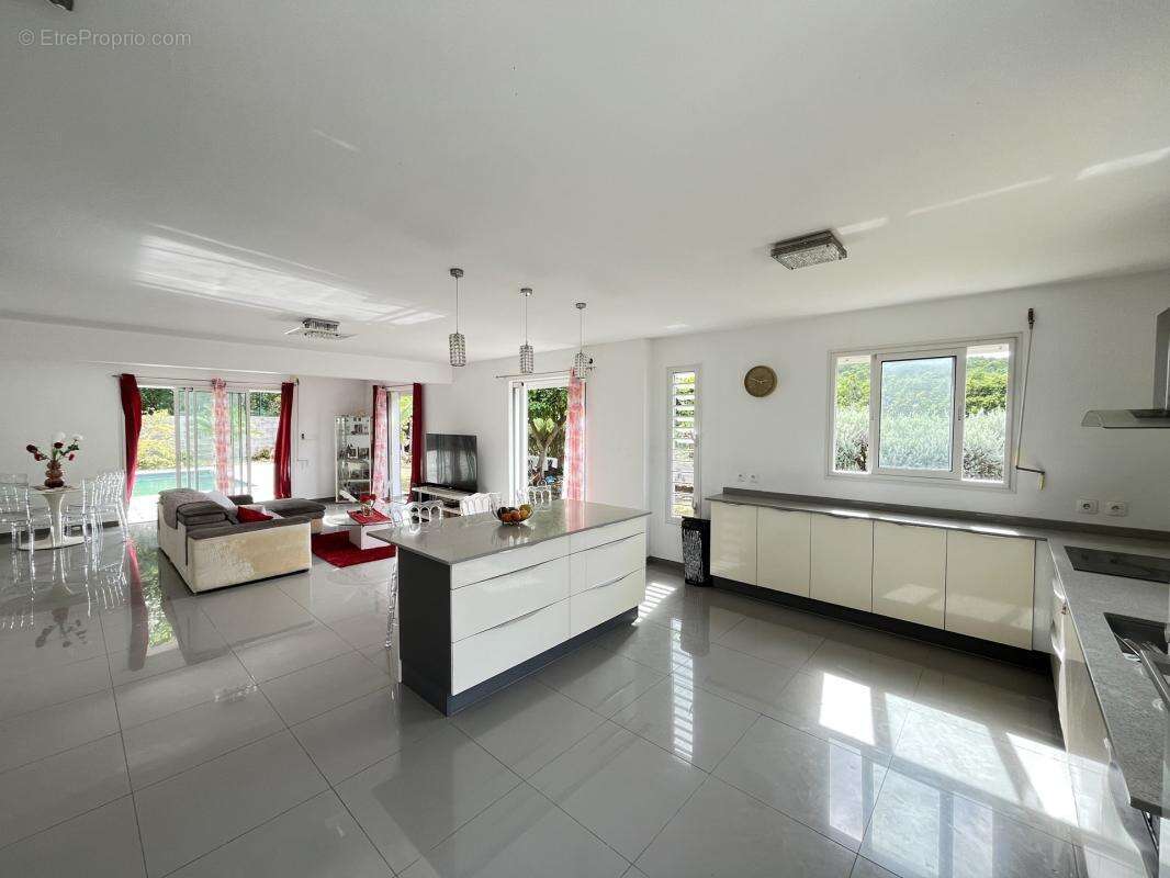 Maison 131 m² à Le Moule  - photo 6