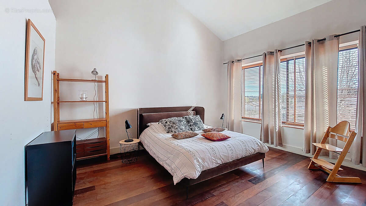 Maison à JONQUIERES-SAINT-VINCENT