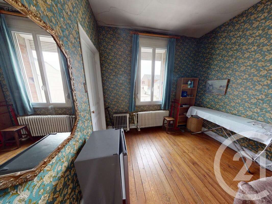 Autre à SAINT-QUENTIN